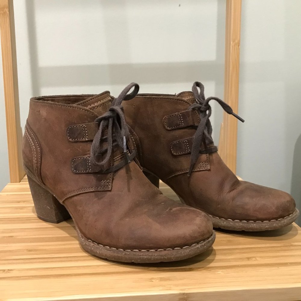 Clarks Women's Carleta Lyon Boot Size 8